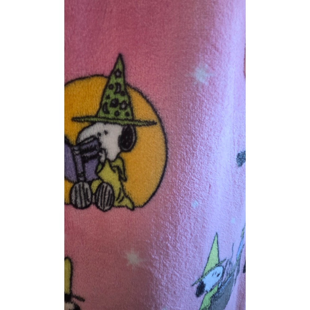 Peanuts Snoopy Halloween Throw Blanket 60x70 Pink Witch New Berkshire Plush - Picture 5 of 6